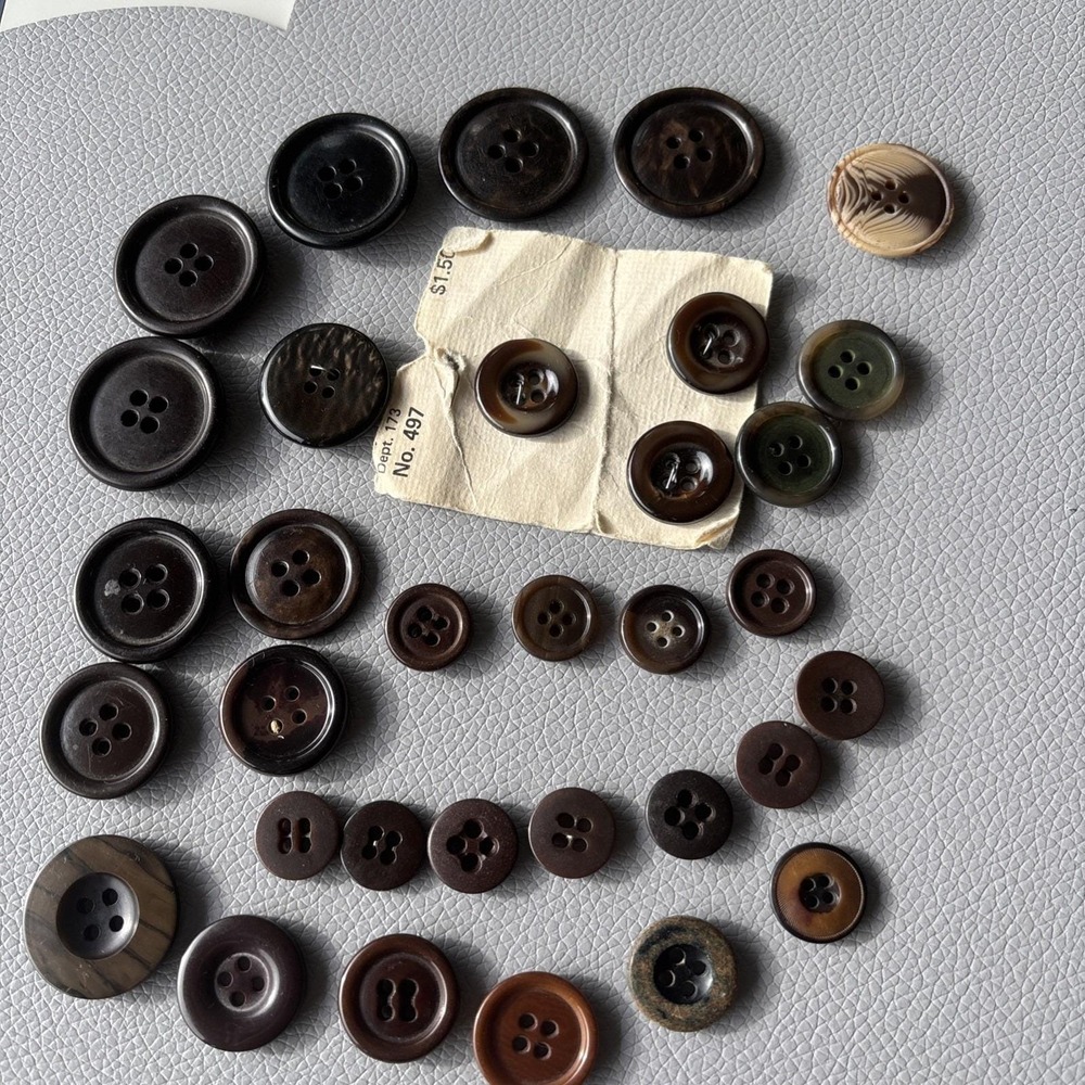 Vintage Brown Button Lot Early‎ Plastics 4 Hole Round Jackets Shirts Sewing